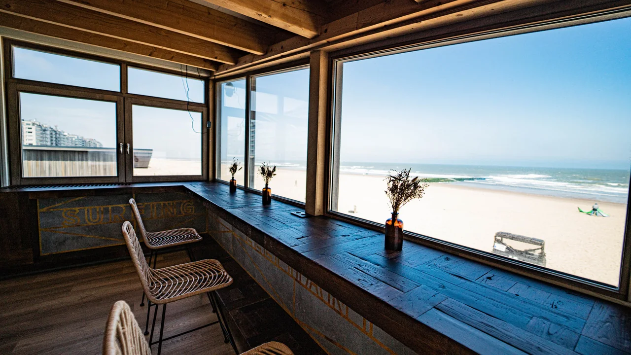 Zicht op zee vanuit Surfin' Elephant in Wenduine